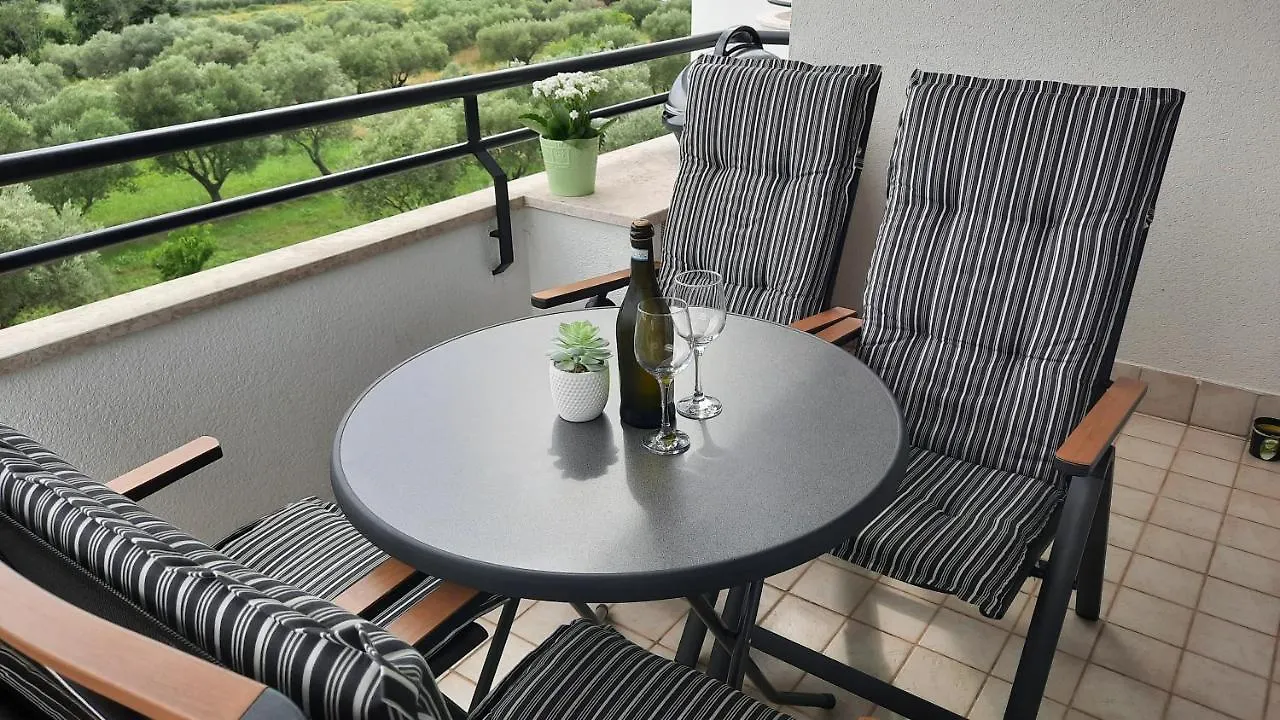 Apartment Apartma Coccolo Zambratija  Croatia